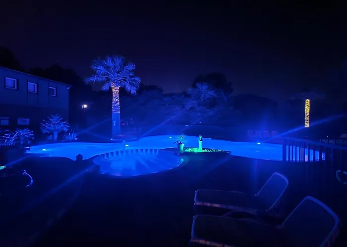 Cap D Agde Hebergement 6 Personnes Avec Piscine